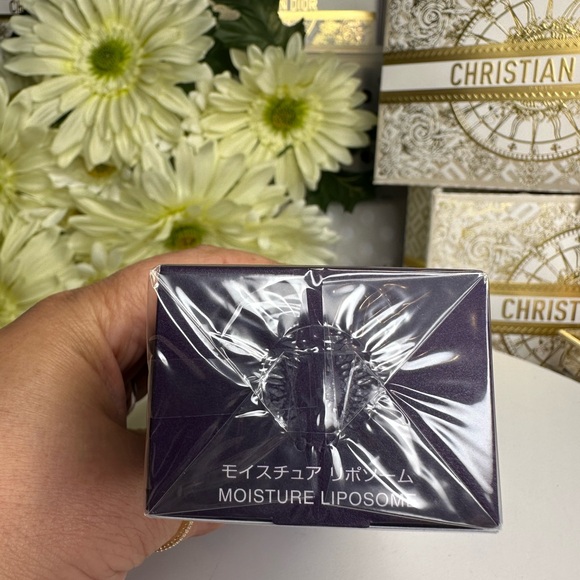 DECORTE hydration boosting serum new in box sealed new sealed!(Mine is open) - Picture 4 of 5